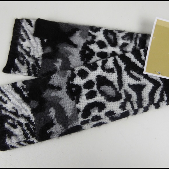 Michael Kors Leopard Headband Fingerless Glove Set - Picture 5 of 9